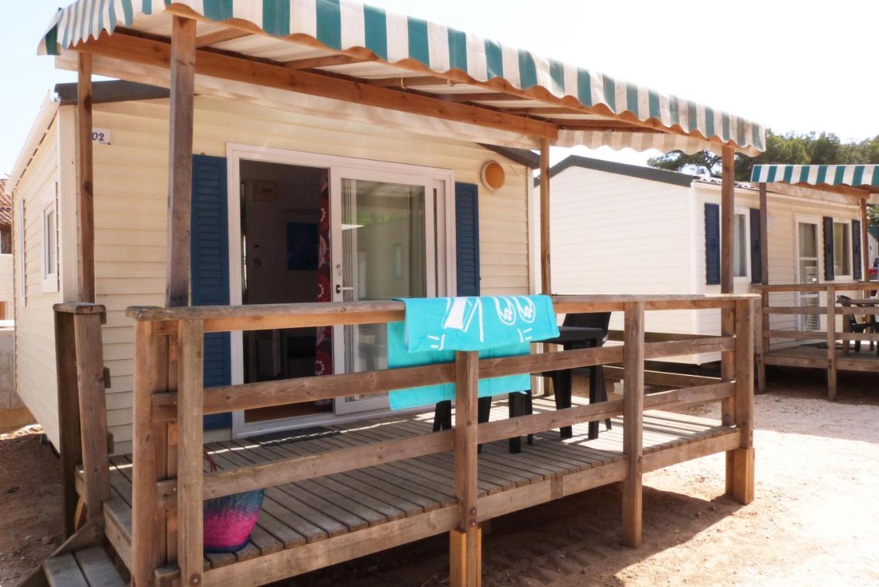 Camping La Bergerie Plage Hyeres Ruang foto