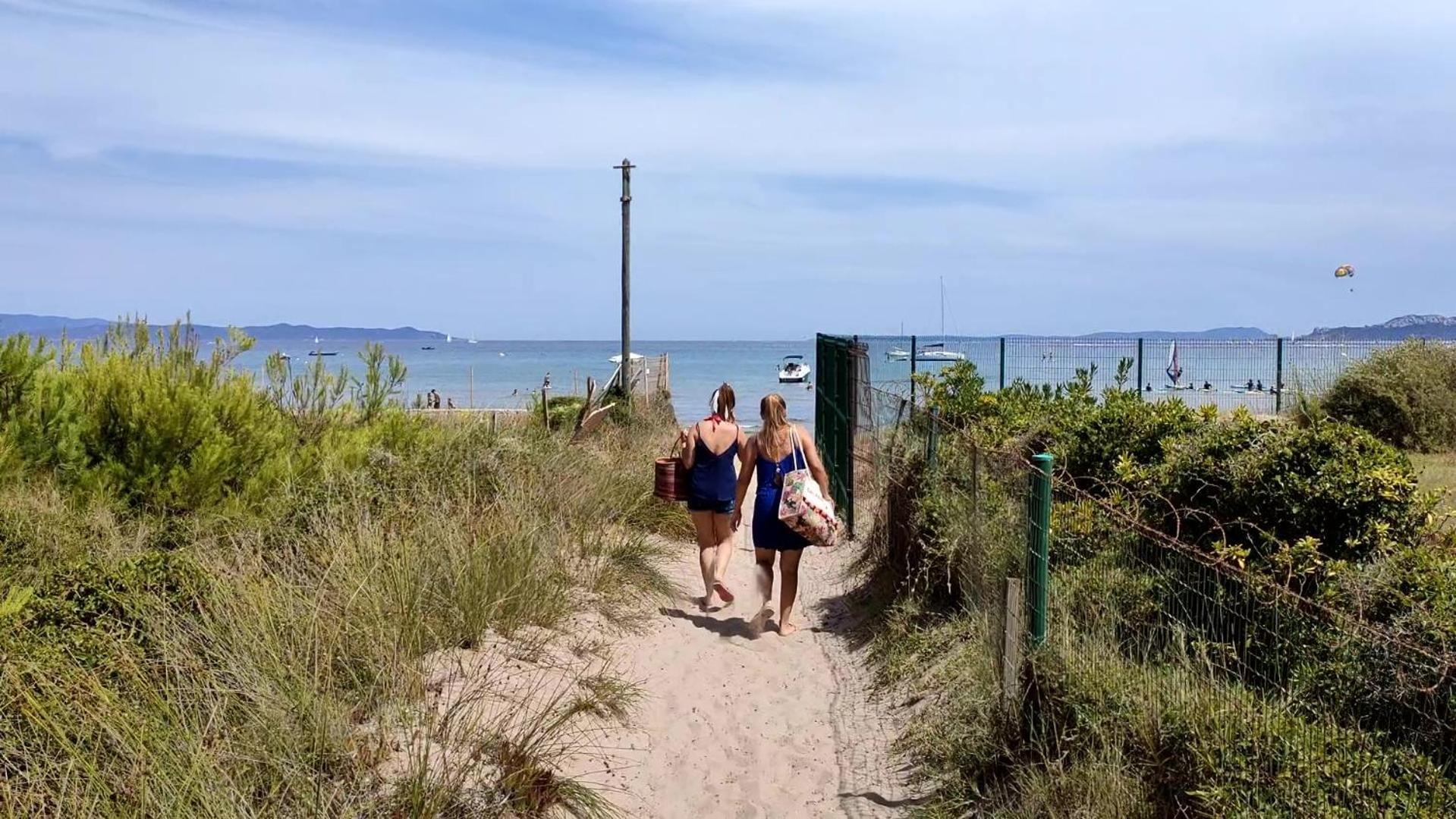 Camping La Bergerie Plage Hyeres Bagian luar foto